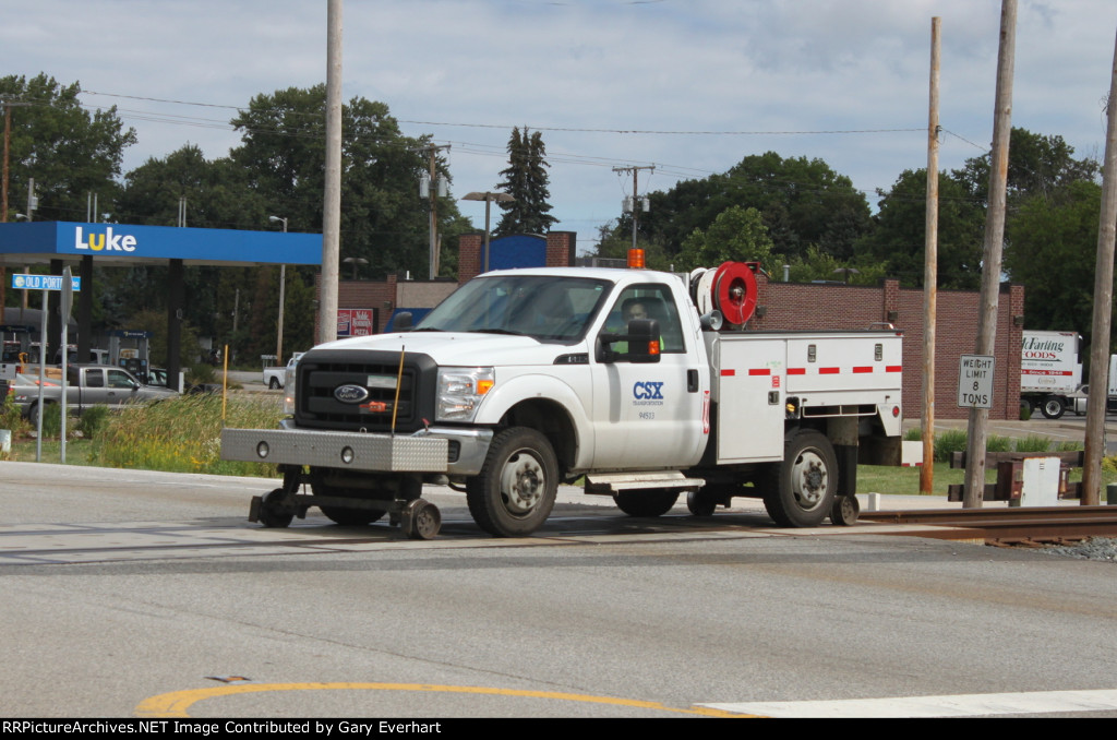 CSX 94503 Ford HiRail Truck